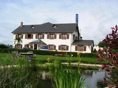 Hôtel De Courteilles : Hotel near La Ferté-Frênel