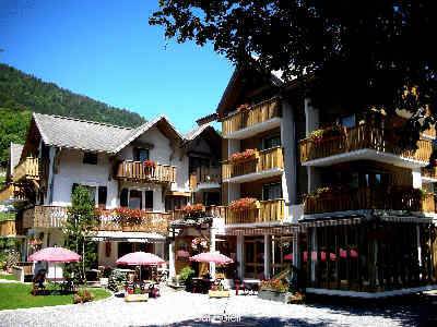 Logis Hotel Gai Soleil : Hotel near Samoëns