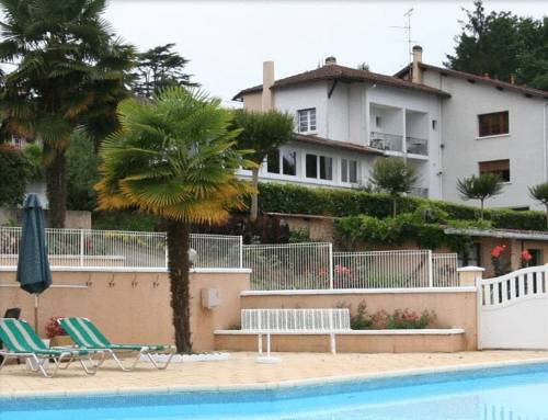 Aux Tauzins : Hotel near Vicq-d'Auribat