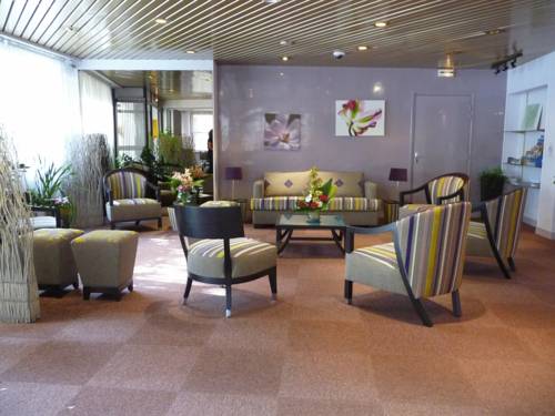 Hôtel de L'Orme : Hotel near Corneuil
