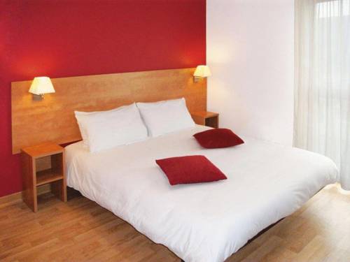 Séjours & Affaires Angers Atrium : Guest accommodation near Avrillé