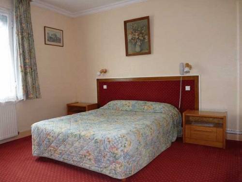 Hotel St Charles : Hotel near Yvelines