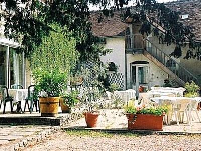 Logis Auberge Du Capucin Gourmand : Hotel near Mérigny