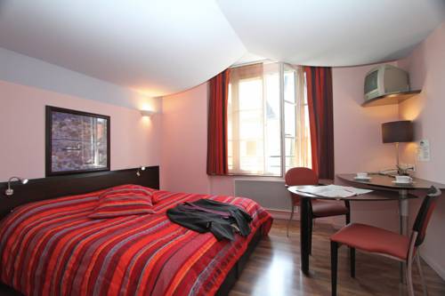 Le Saint Georges : Hotel near Azé