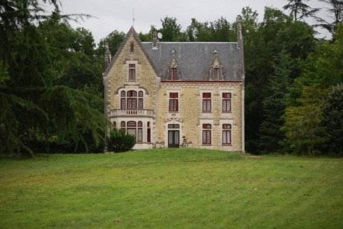 Le Château La Thuilière : Bed and Breakfast near Saint-Martin-l'Astier