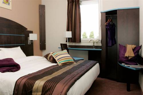 Hôtel Akena City Caudry : Hotel near Contescourt