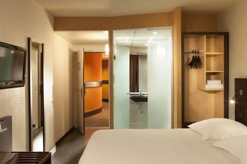 Escale Oceania Nantes : Hotel near Saint-Colomban