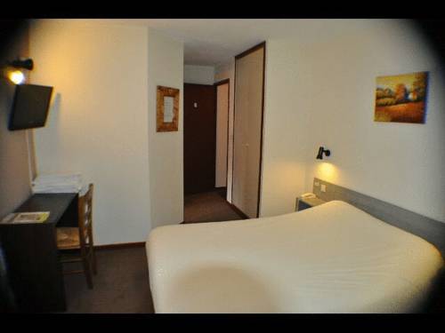Au Bec Fin Hôtel : Hotel near Épersy