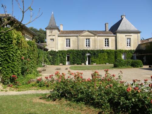 Logis Hostellerie De Roques : Hotel near Moulin-Neuf