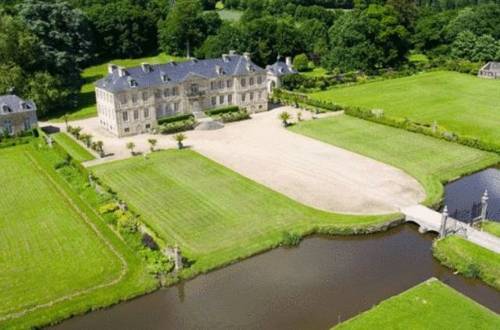 Chateau De Pont-Rilly : Guest accommodation near Brix