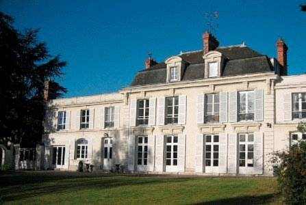 Chateau de la Marjolaine : Bed and Breakfast near Hartennes-et-Taux