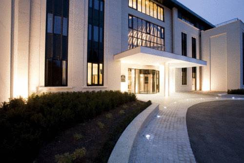 Best Western Hôtel des Francs : Hotel near Hartennes-et-Taux