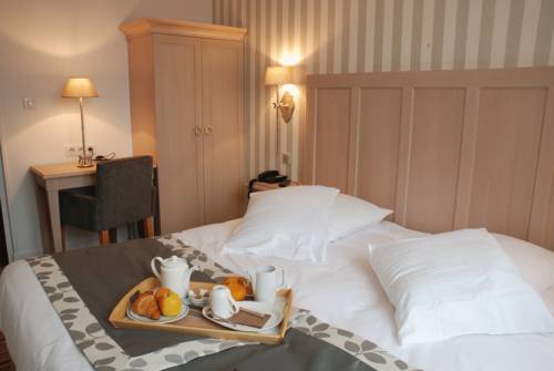 Hôtel Les Fleurs : Hotel near Arcy-sur-Cure