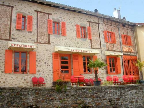 Hôtel-Restaurant La Météorite : Hotel near Javerdat