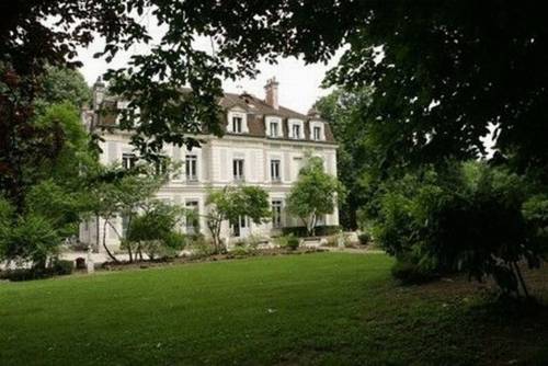 Château de La Dame Blanche - Logis : Hotel near Quenoche