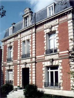 Hotel Le Clos Raymi : Hotel near Les Grandes-Loges