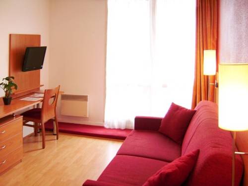 Séjours & Affaires Orléans Jeanne D'Arc : Guest accommodation near Semoy
