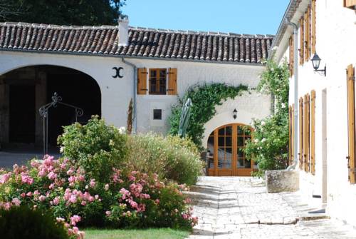 Le Relais De Saint Preuil : Guest accommodation near Rouffignac