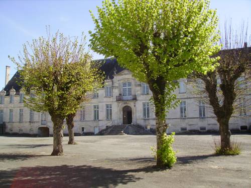 Abbaye Royale : Hostel near Romazières