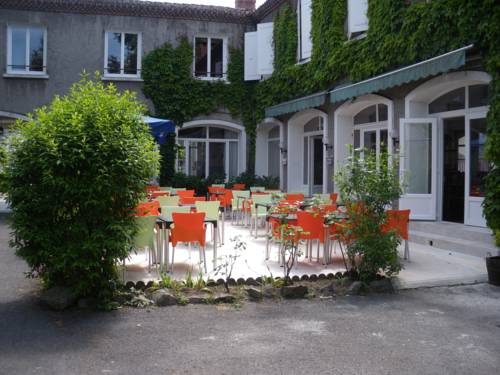 Hotel De La Croix Blanche : Hotel near Saint-Junien