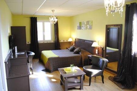 Hôtel Le Crépuscule : Hotel near Garnay