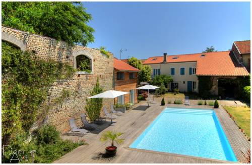 Chambre d'hôtes La Cour Des Saligues : Bed and Breakfast near Garlin