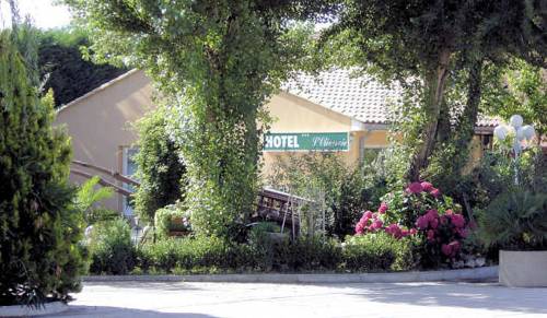 L'Oliveraie : Hotel near Saint-Pierre-de-Mézoargues