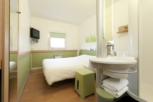 ibis budget Saint-Quentin Centre : Hotel near Contescourt