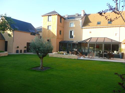 Hotel Le Saint Aubin : Hotel near Chassillé