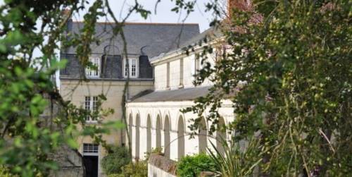 Manoir de Boisairault : Bed and Breakfast near Meigné