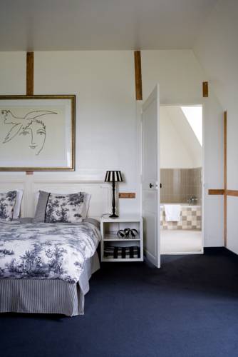 Château des Tesnières : Bed and Breakfast near Saint-Poix