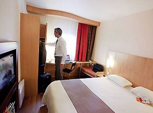 Hôtel ibis Poitiers Sud : Hotel near Ligugé