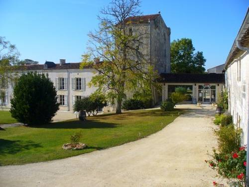 Château de Laléard : Hotel near Romazières