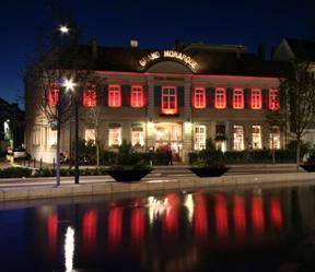 Best Western Hôtel Spa Grand Monarque : Hotel near Chauffours