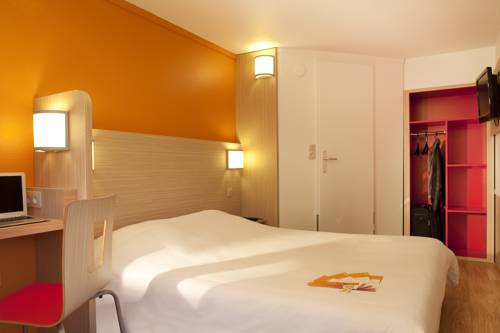 Premiere Classe Valenciennes Ouest Petite Foret : Hotel near Bellaing