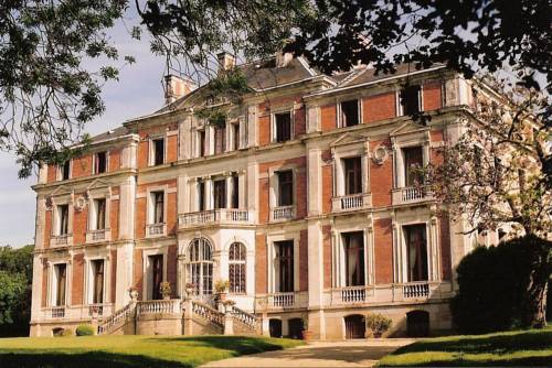 Palais Briau : Bed and Breakfast near Liré