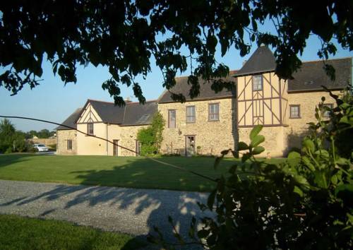Manoir de la Haute Pilais : Bed and Breakfast near Corps-Nuds