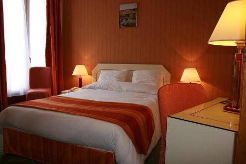 Princesse Isabelle : Hotel near Courbevoie