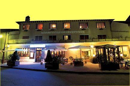 Logis Des Voyageurs : Hotel near Saint-Laurent-de-Lévézou