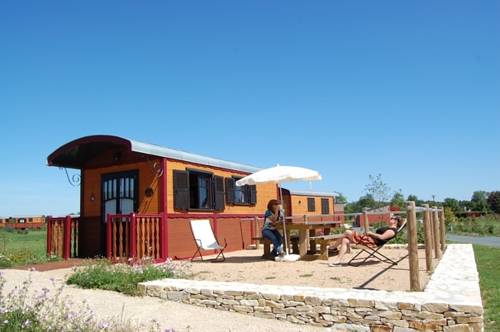 Les Roulottes du Berry : Guest accommodation near Sainte-Fauste
