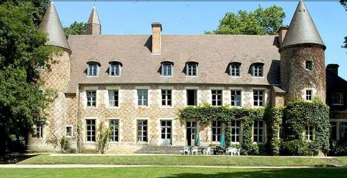 Château de Paray le Frésil : Bed and Breakfast near Montambert