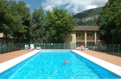 Les Artys : Hotel near Saint-Laurent-de-Lévézou