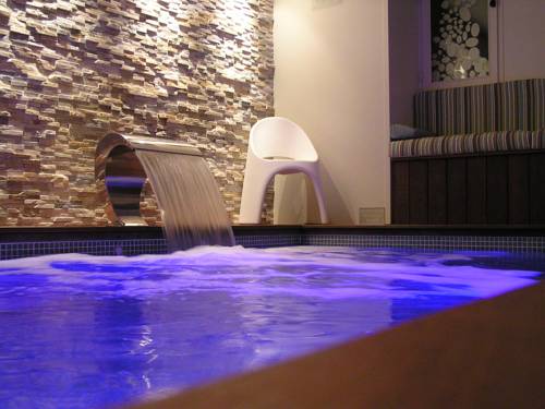 Best Western Le Dauphin et Le Spa du Prieuré : Hotel near Caen