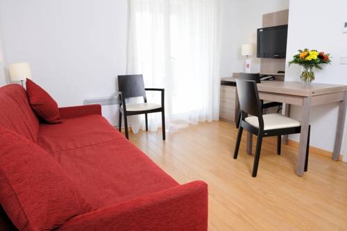 Séjours & Affaires Genève Gex Les Rives Du Léman : Hotel near Ain