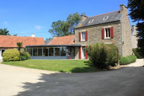 Logis Auberge De Keralloret : Hotel near La Roche-Maurice