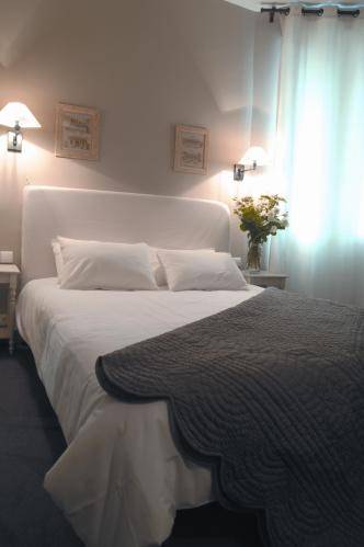 Hotel De Nemours : Hotel near Ille-et-Vilaine