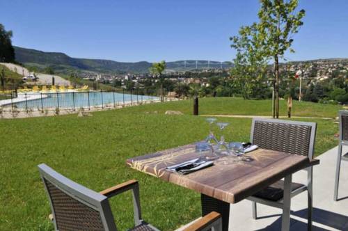 Domaine de Saint Esteve : Hotel near Saint-Laurent-de-Lévézou