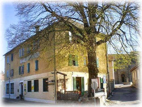 Chiff's Gîte Le Régourdier : Bed and Breakfast near Brenoux