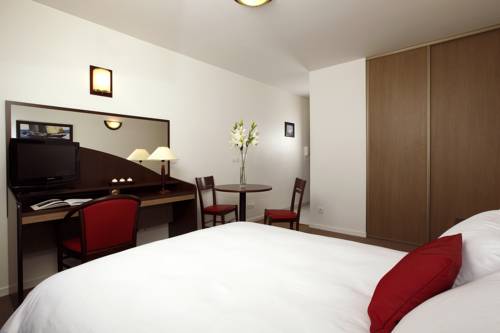 Appart'City Clichy-La-Garenne : Guest accommodation near Saint-Denis