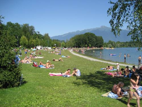 Camping le Lac de Carouge : Guest accommodation near Villard-Léger